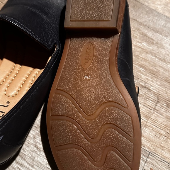 !-SOLD-! Edna Round Toe Flats - Picture 4 of 14